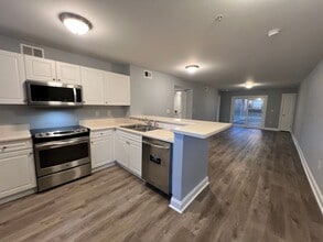 6022 Dick Pond Rd in Myrtle Beach, SC - Foto de edificio - Building Photo