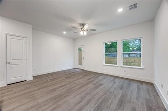 414 E 7th St in Bonham, TX - Building Photo - Building Photo