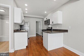 400 Green Ln in Philadelphia, PA - Building Photo - Building Photo