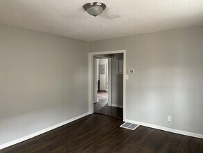 1120 E 84th Terrace in Kansas City, MO - Building Photo - Building Photo