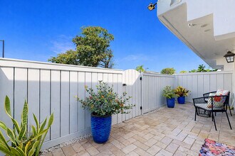 6840 SW 45th Ln in Miami, FL - Foto de edificio - Building Photo