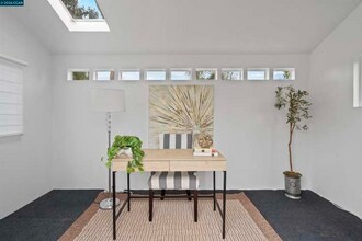 5607 Lassen Ct in Clayton, CA - Foto de edificio - Building Photo