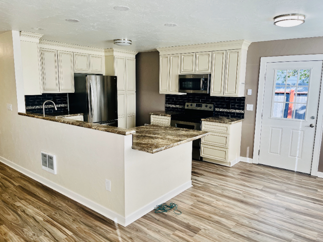 property at 614 N 14th St