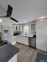 895 Pleasant Valley Rd in South Windsor, CT - Building Photo - Building Photo