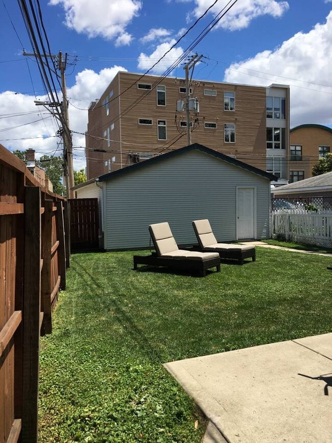 922 S Grove Ave, Unit 2 in Oak Park, IL - Foto de edificio - Building Photo