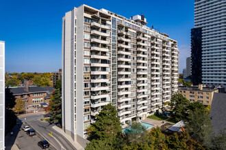 The Continental Apartments in Toronto, ON - Building Photo - Building Photo