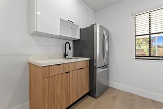 1060 Pasco Jose De La Luz Y Caballero Ct in Miami, FL - Building Photo - Building Photo