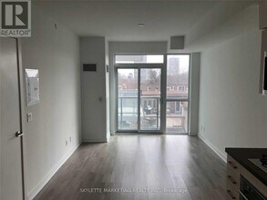 306-501 ST CLAIR Ave in Toronto, ON - Building Photo - Building Photo