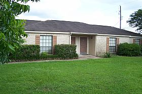 7011-7013 Mikes St in Wallis, TX - Building Photo
