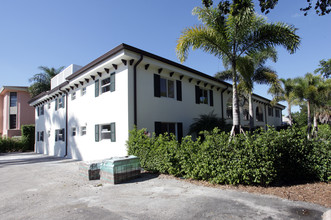 960 7th St S in Naples, FL - Building Photo - Building Photo