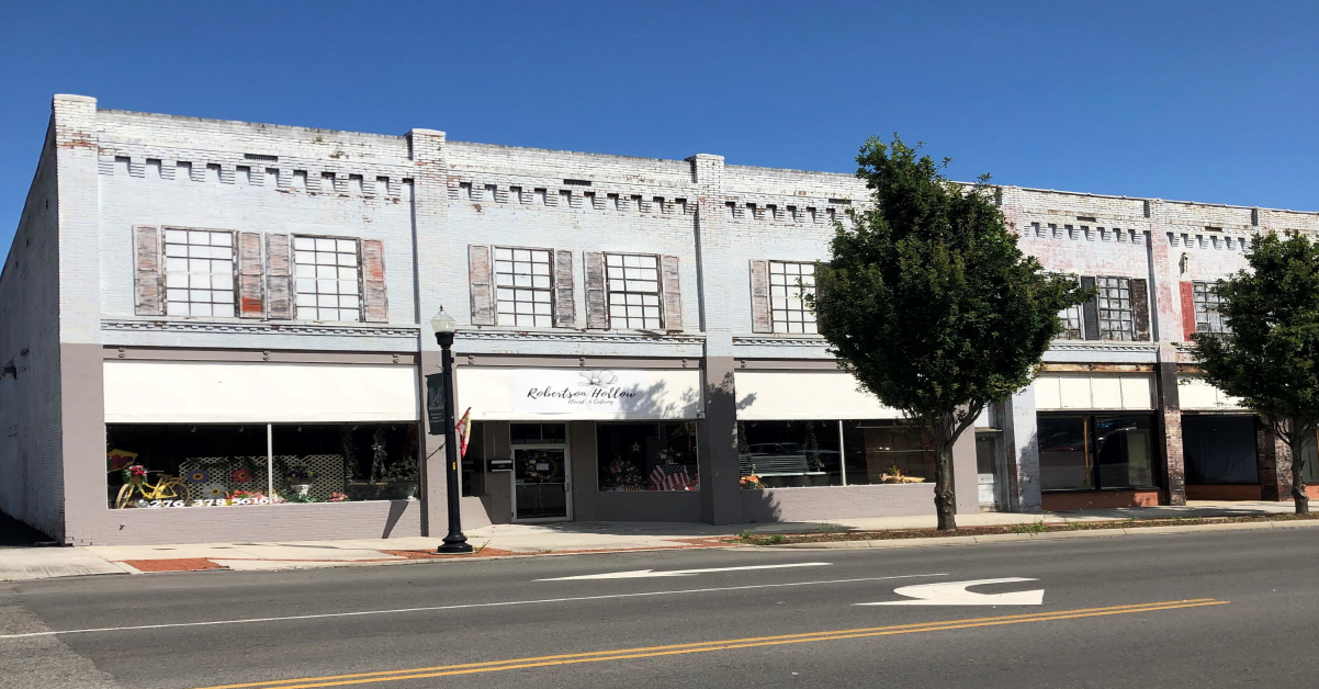 249 E Main St in Marion, VA - Building Photo