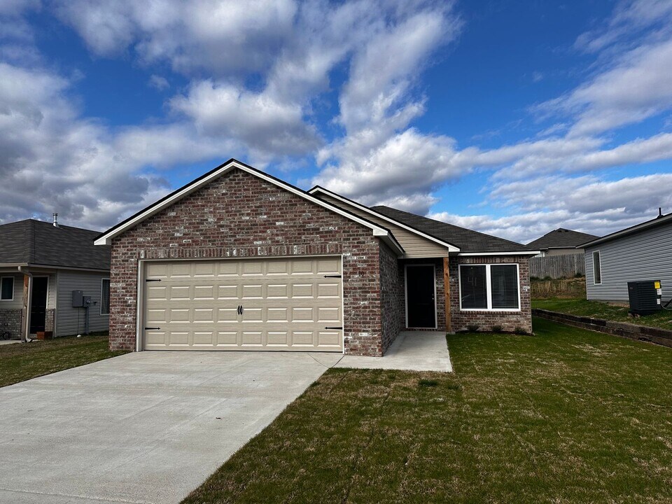 70 Cypress Ct in Pell City, AL - Building Photo
