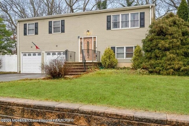 37 Pine Tree Dr in Berkeley Township, NJ - Building Photo - Building Photo