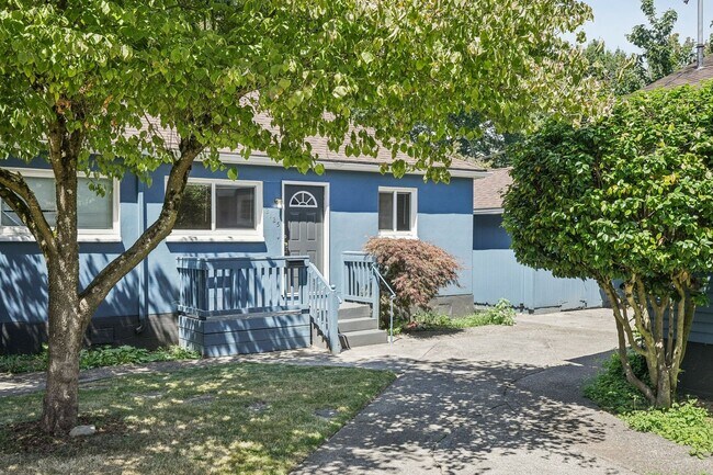 property at 2125 N Kilpatrick St