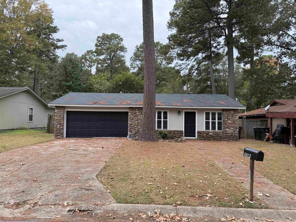 10002 Stardust Trail in Little Rock, AR - Building Photo