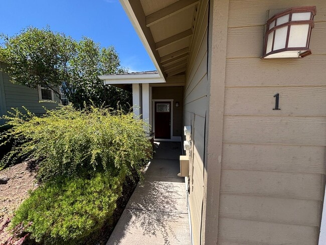 1031 NE Watt Way in Bend, OR - Building Photo - Building Photo
