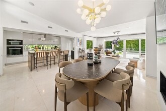 5815 N Bay Rd in Miami Beach, FL - Foto de edificio - Building Photo