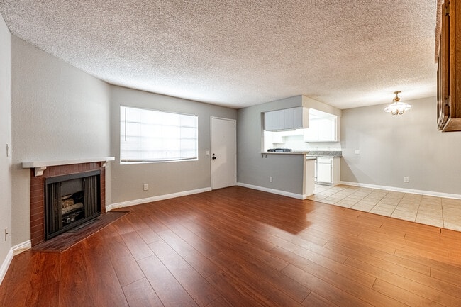 409 W Dryden St in Glendale, CA - Building Photo - Interior Photo