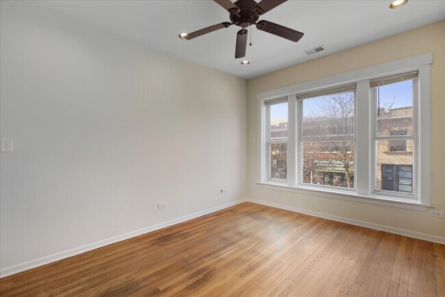 4641 N Rockwell St, Unit 2 in Chicago, IL - Building Photo - Building Photo