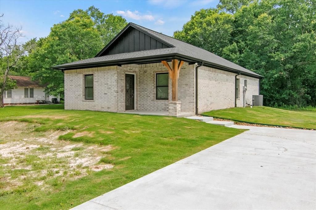 685 Jones St in Bridge City, TX - Building Photo