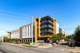 Terra House in Nashville, TN - Foto de edificio - Building Photo