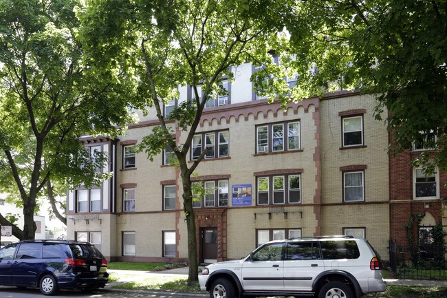 1735 W Pratt Blvd in Chicago, IL - Building Photo - Building Photo