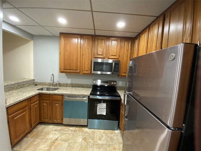 2207 S Braeswood Blvd in Houston, TX - Foto de edificio - Building Photo