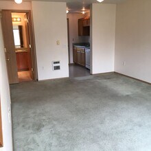 2501 E 2nd St in Newberg, OR - Building Photo - Building Photo