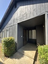 312 1/2-312 1/2 N Park St in Visalia, CA - Building Photo
