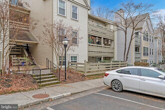2237 Lovedale Ln, Unit 407D in Reston, VA - Foto de edificio - Building Photo