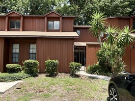 5724 SW 8th Pl in Gainesville, FL - Building Photo