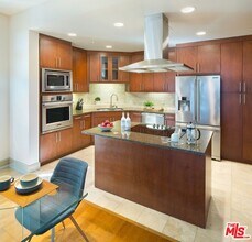 10710 Wilshire Blvd in Los Angeles, CA - Building Photo - Building Photo