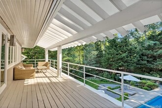 170 Northside Dr in Sag Harbor, NY - Building Photo - Building Photo