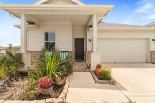 14930 Spg Frst Ln in Mont Belvieu, TX - Building Photo