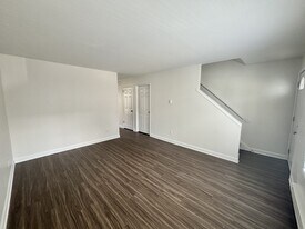 Sundale Townhomes in Sun Prairie, WI - Building Photo