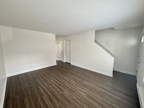 Sundale Townhomes in Sun Prairie, WI - Foto de edificio - Building Photo