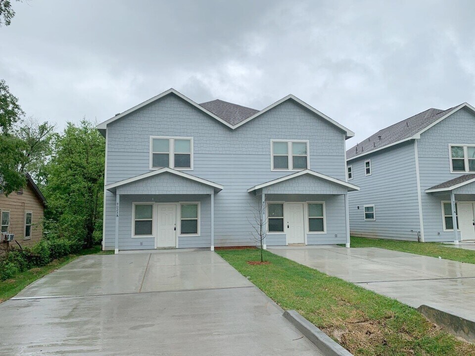 9026 Everglade in Houston, TX - Building Photo