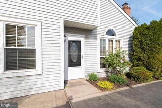 239 Oakridge Dr in Langhorne, PA - Building Photo - Building Photo