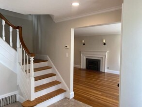 6 Surrey Rd in Newton, MA - Building Photo - Building Photo