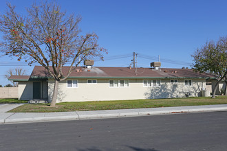 Mendoza Terrace I & II in Firebaugh, CA - Foto de edificio - Building Photo