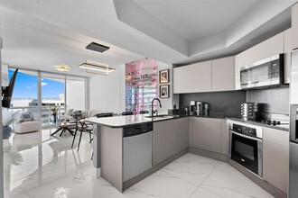 480 NE 30th St, Unit # 904 in Miami, FL - Foto de edificio - Building Photo