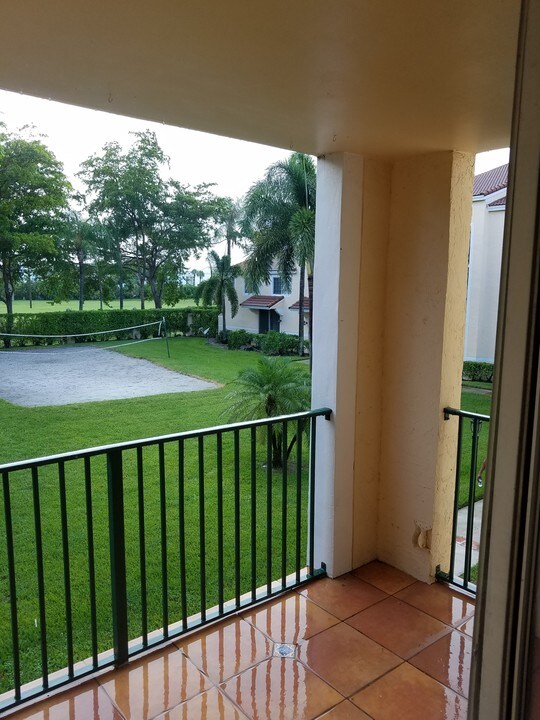 1721 Village Blvd in West Palm Beach, FL - Building Photo