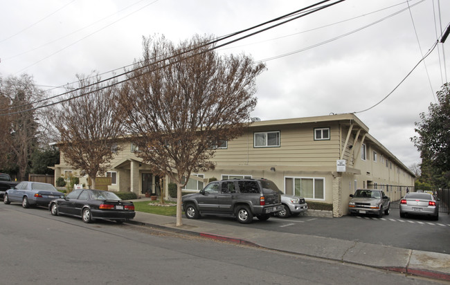 Lanai Garden Apartments in Hayward, CA - Building Photo - Building Photo