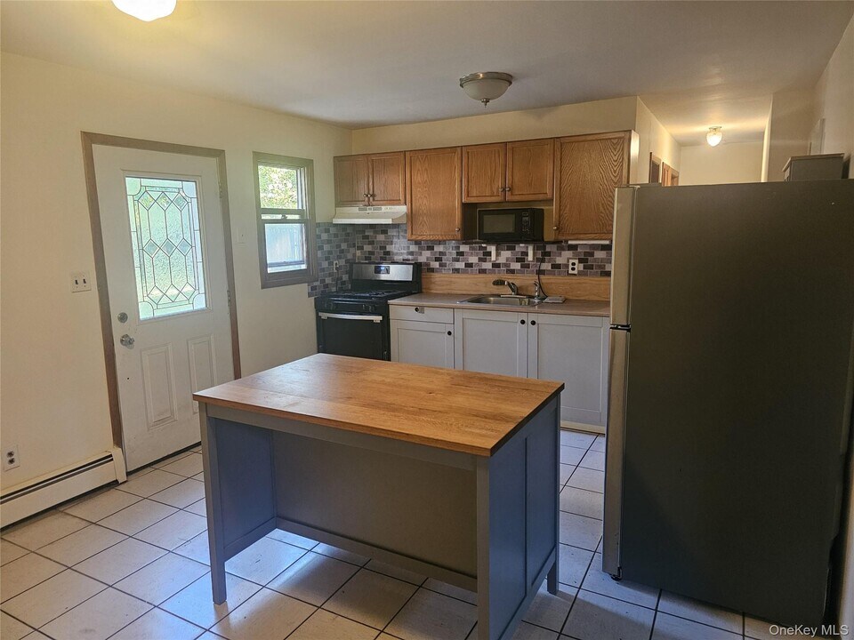 260 Oceanside St in Islip Terrace, NY - Building Photo