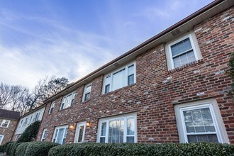 New Castle Apartments in Colonial Heights, VA - Building Photo - Building Photo