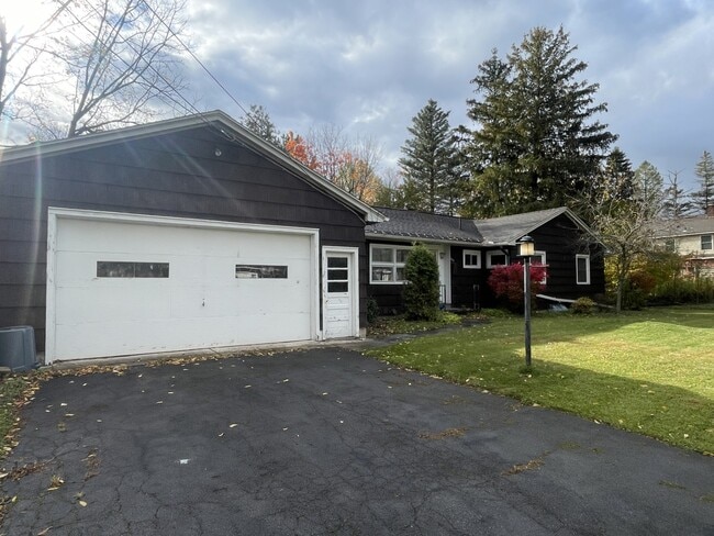 104 Terrace Cir in Syracuse, NY - Building Photo - Building Photo