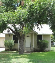 1010 Walnut St in Georgetown, TX - Building Photo