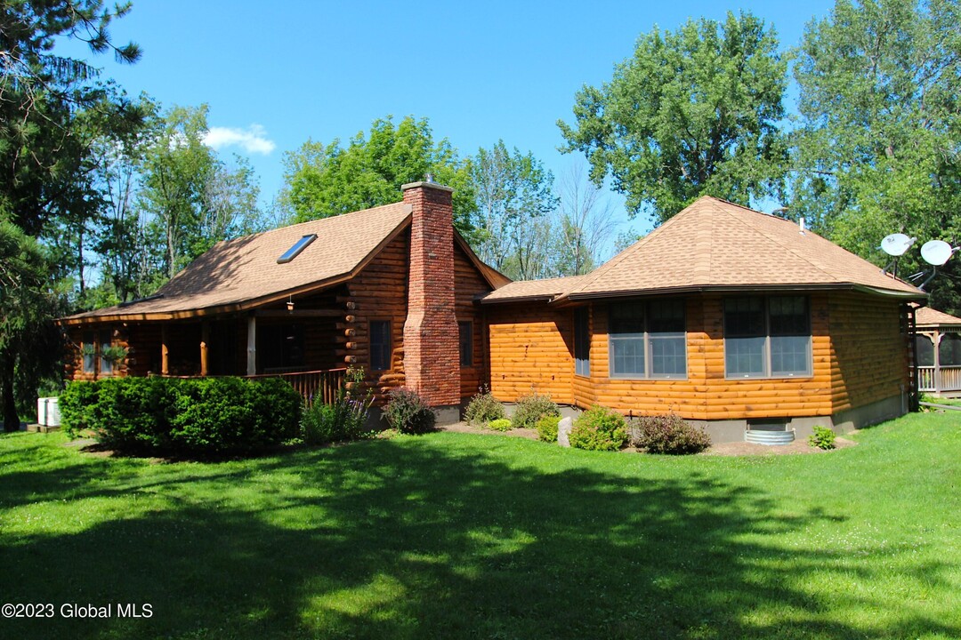 328 Joslyn School Rd in East Berne, NY - Building Photo