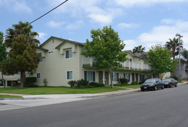 631 7th St in Imperial Beach, CA - Foto de edificio - Building Photo