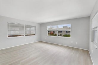 250 Rosery Rd NW in Largo, FL - Building Photo - Building Photo
